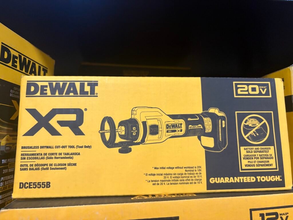 BRUSHLESS DRYWALL CUT-OFF TOOL (Tool Only) DCE555B
